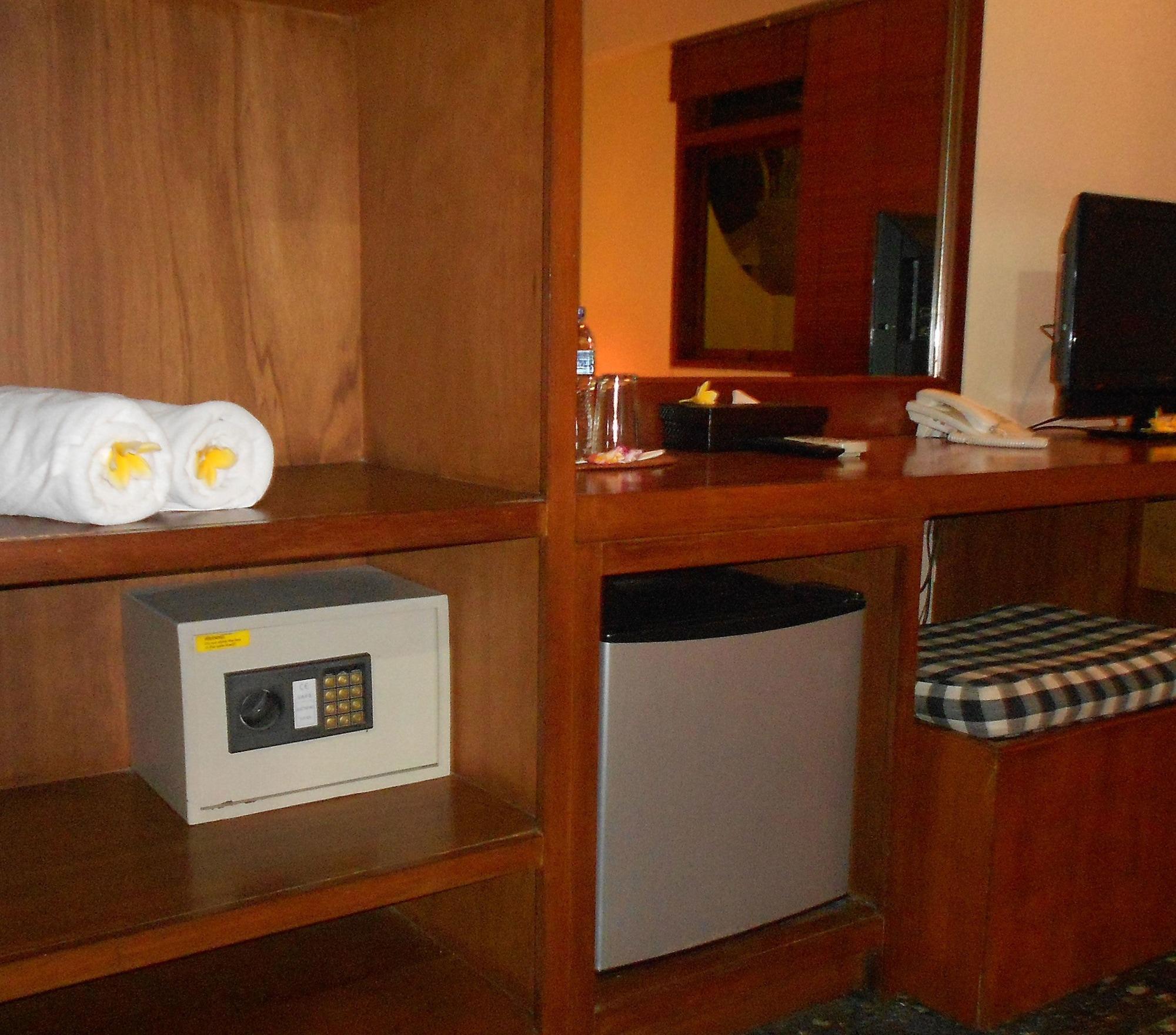 Capital O 93809 Wida Hotel Legian  Luaran gambar