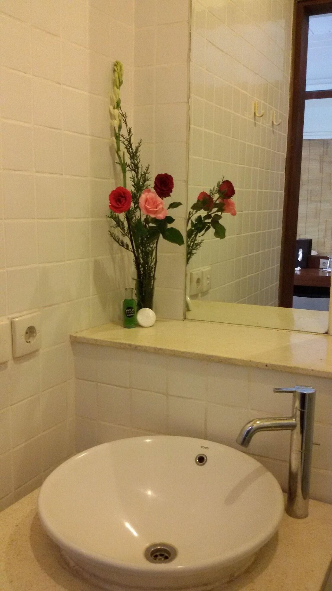 Capital O 93809 Wida Hotel Legian  Luaran gambar