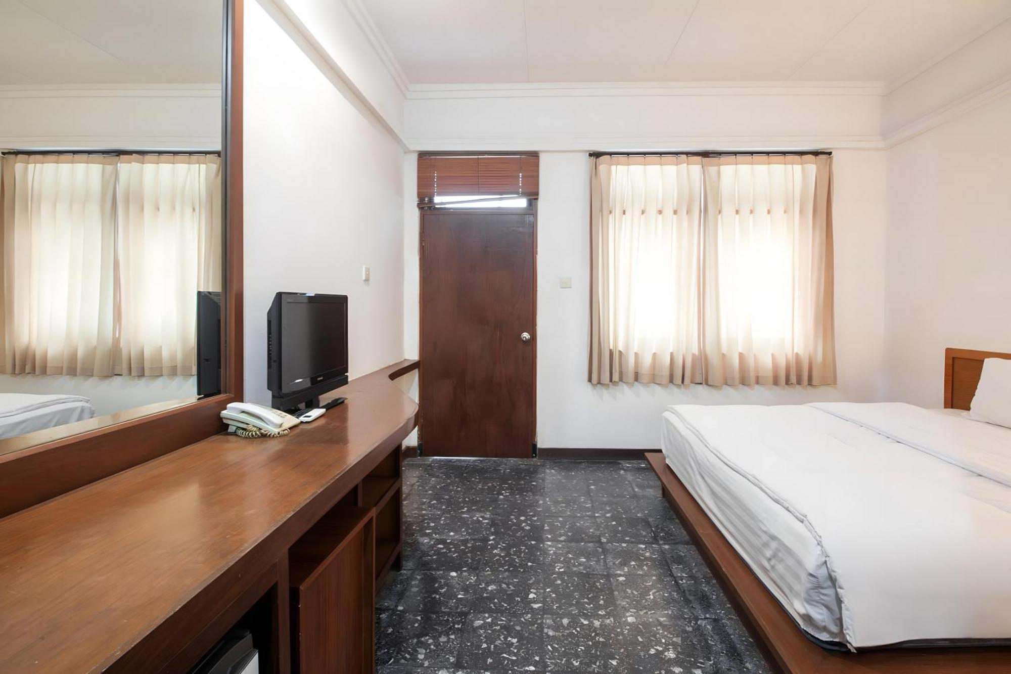 Capital O 93809 Wida Hotel Legian  Luaran gambar