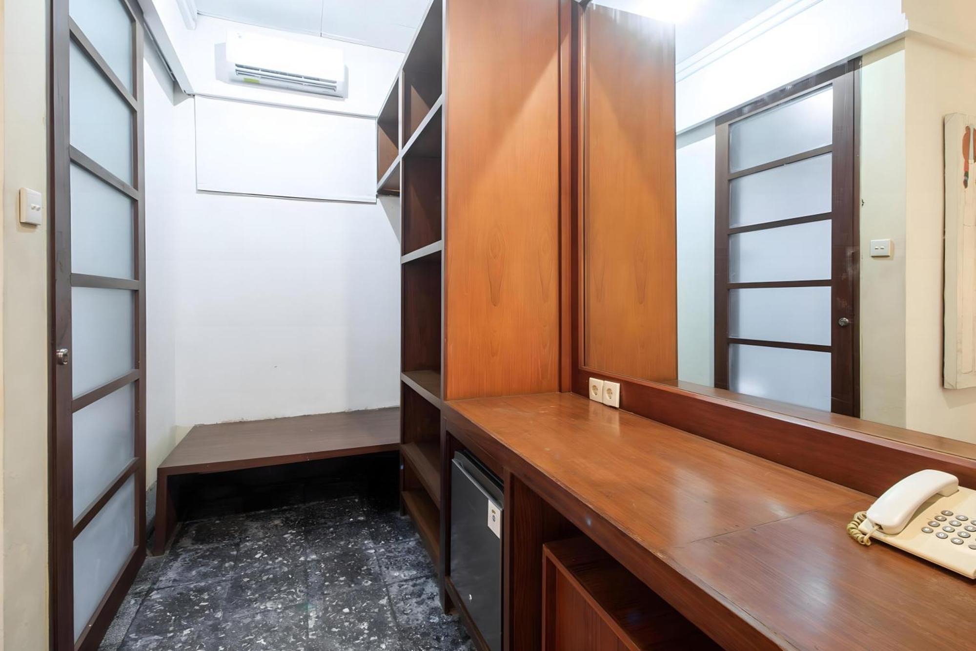 Capital O 93809 Wida Hotel Legian  Luaran gambar