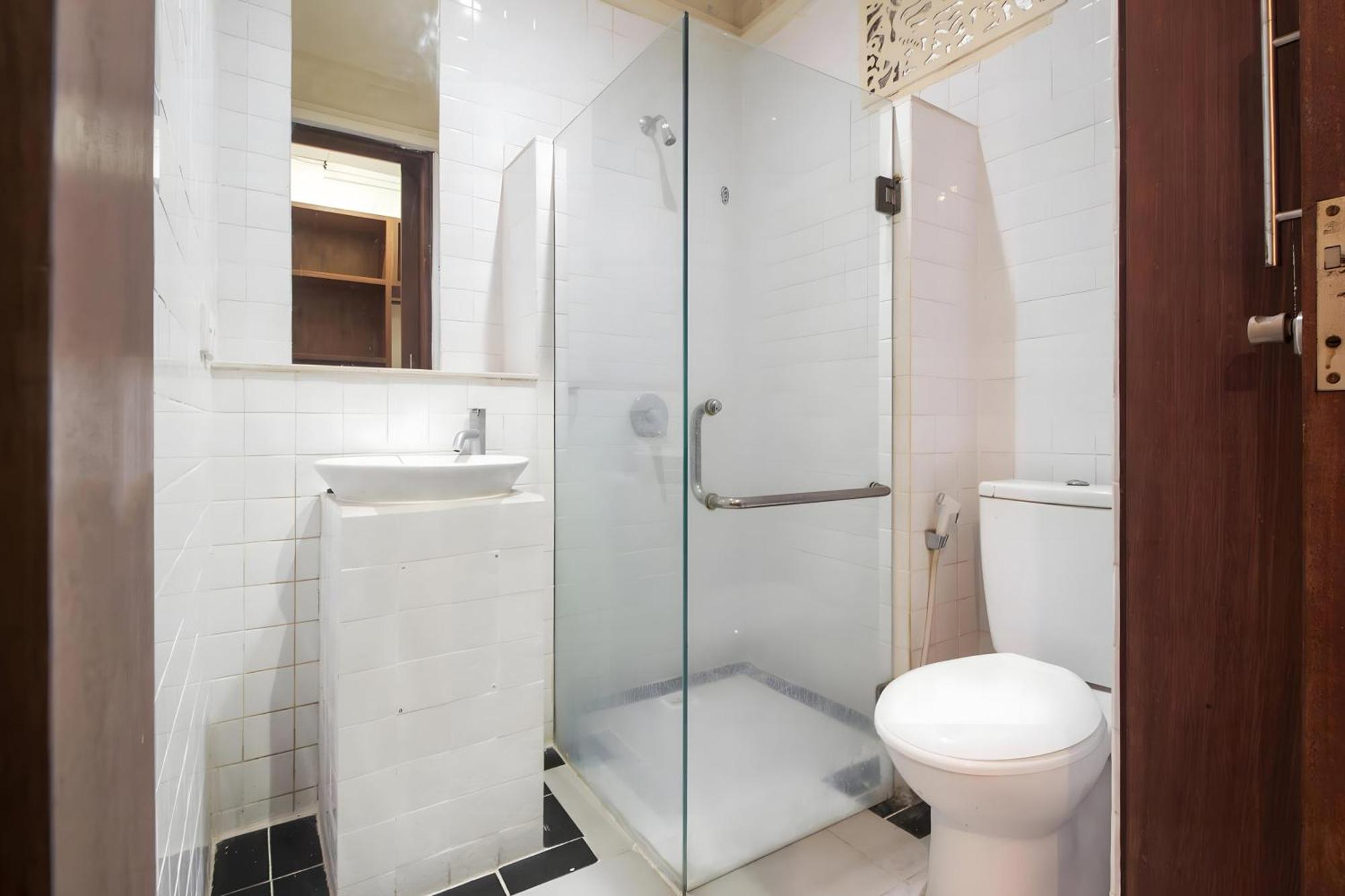 Capital O 93809 Wida Hotel Legian  Luaran gambar