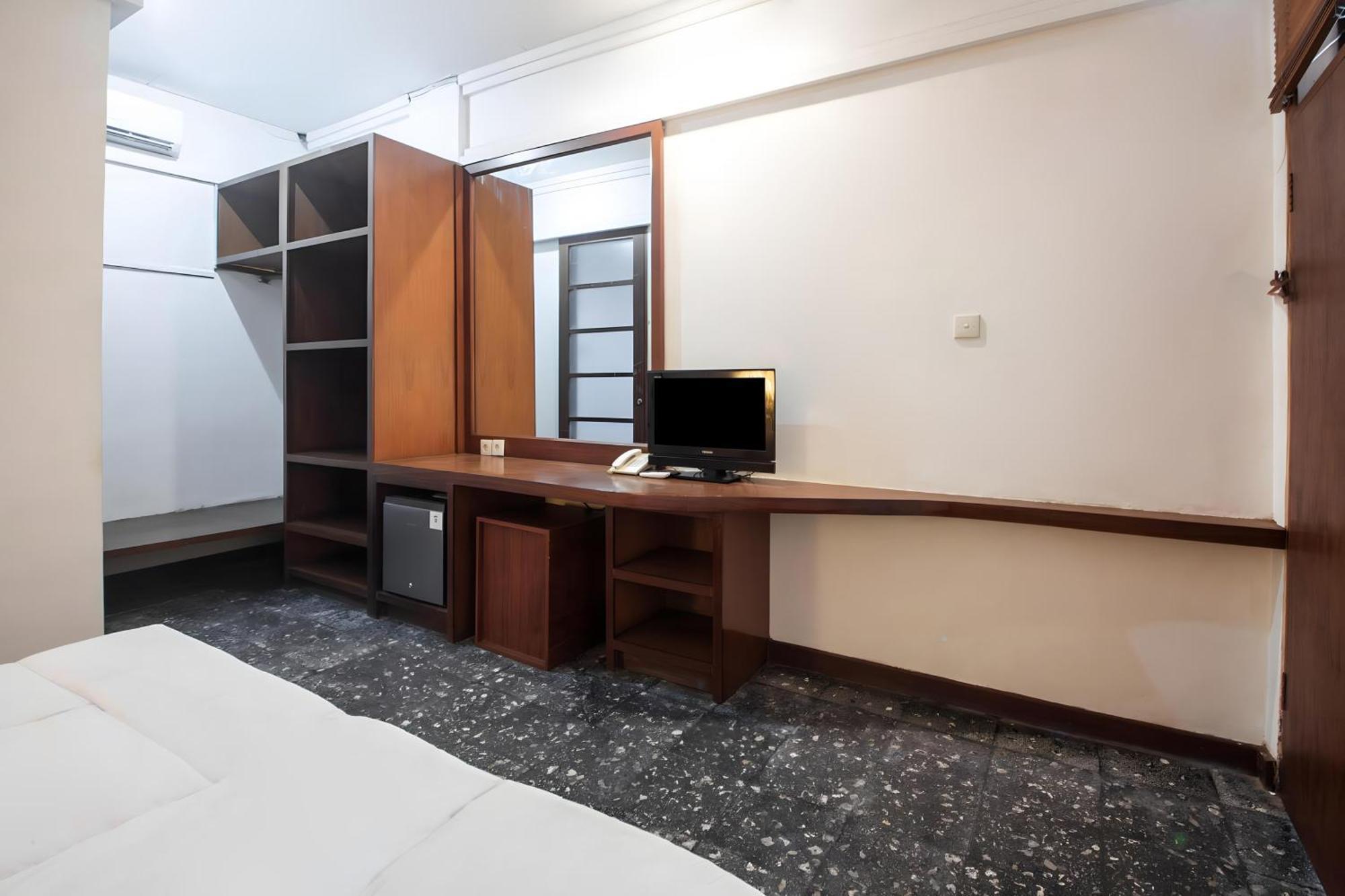 Capital O 93809 Wida Hotel Legian  Luaran gambar