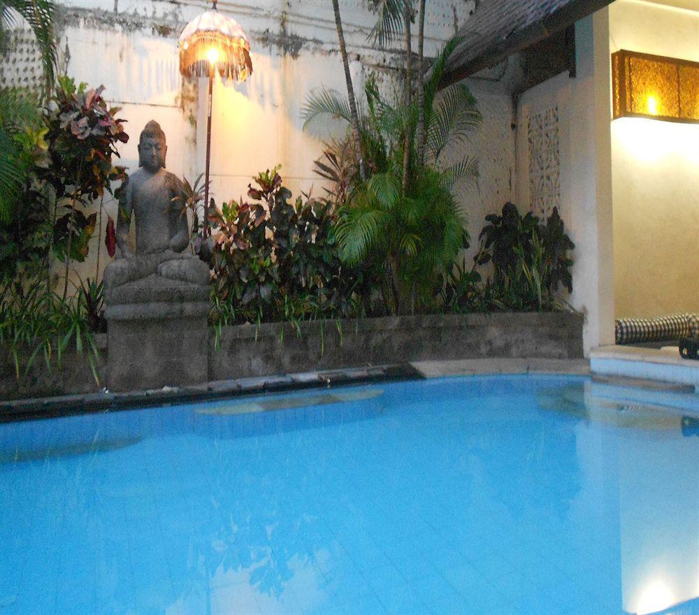 Capital O 93809 Wida Hotel Legian  Luaran gambar