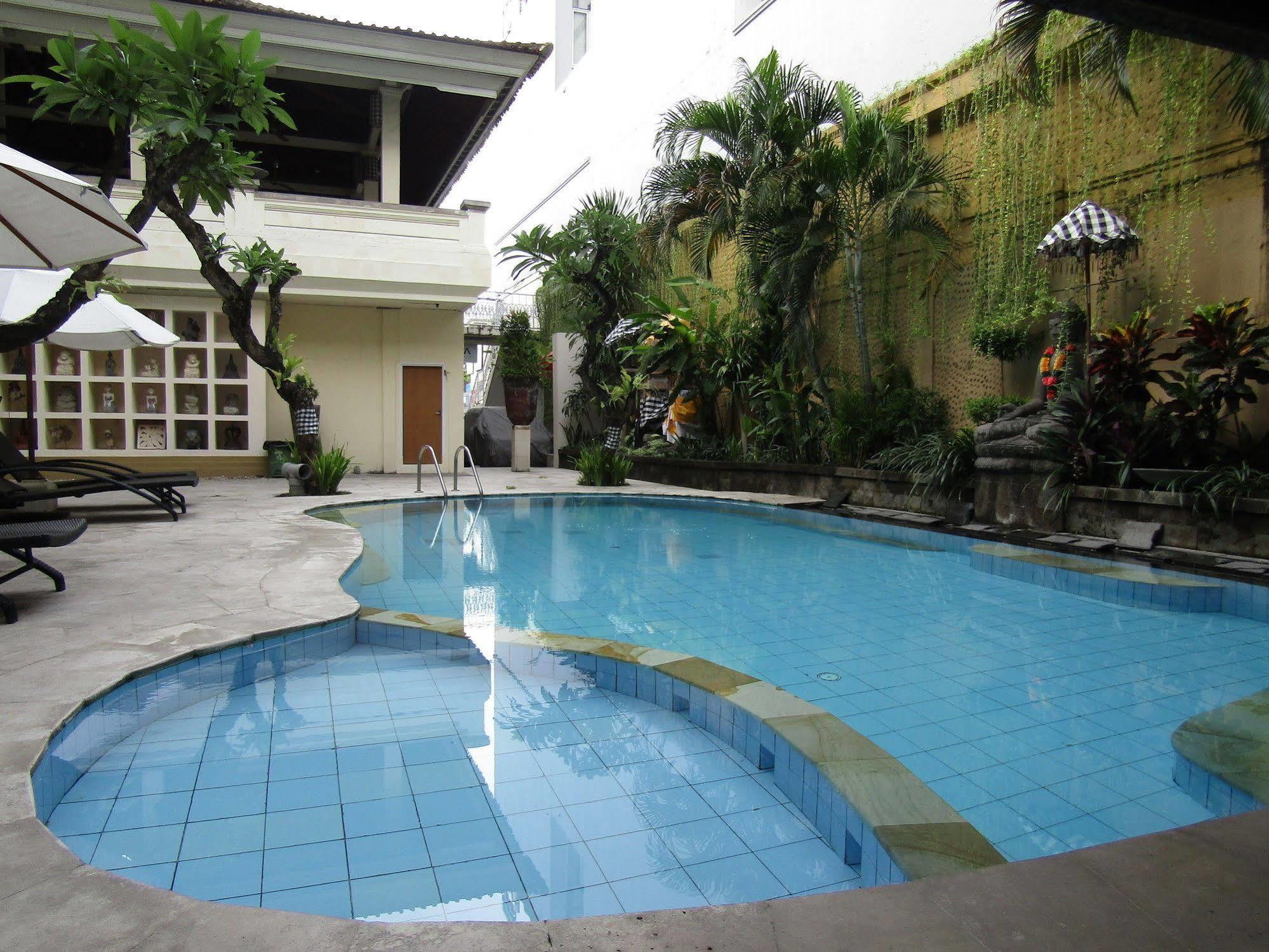 Capital O 93809 Wida Hotel Legian  Luaran gambar