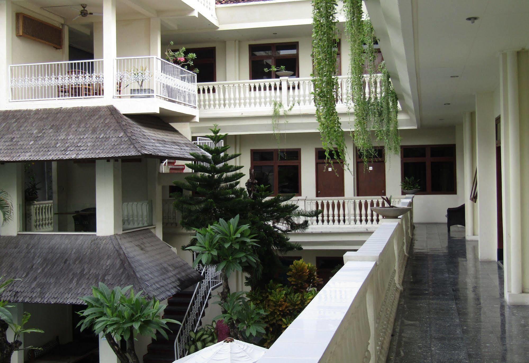 Capital O 93809 Wida Hotel Legian  Luaran gambar