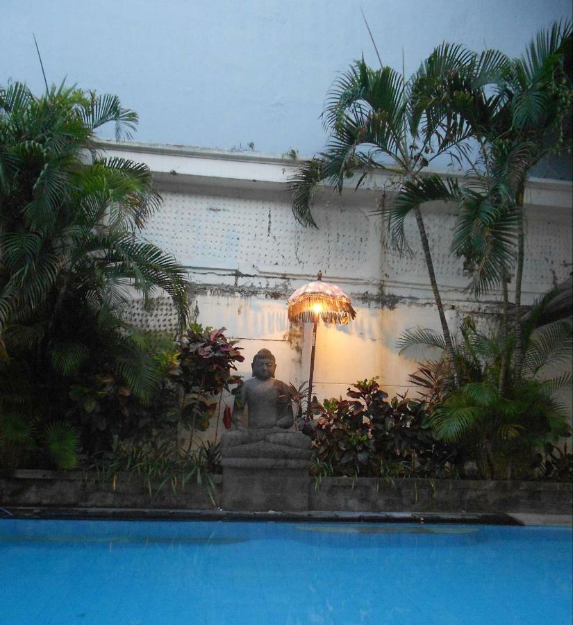 Capital O 93809 Wida Hotel Legian  Luaran gambar