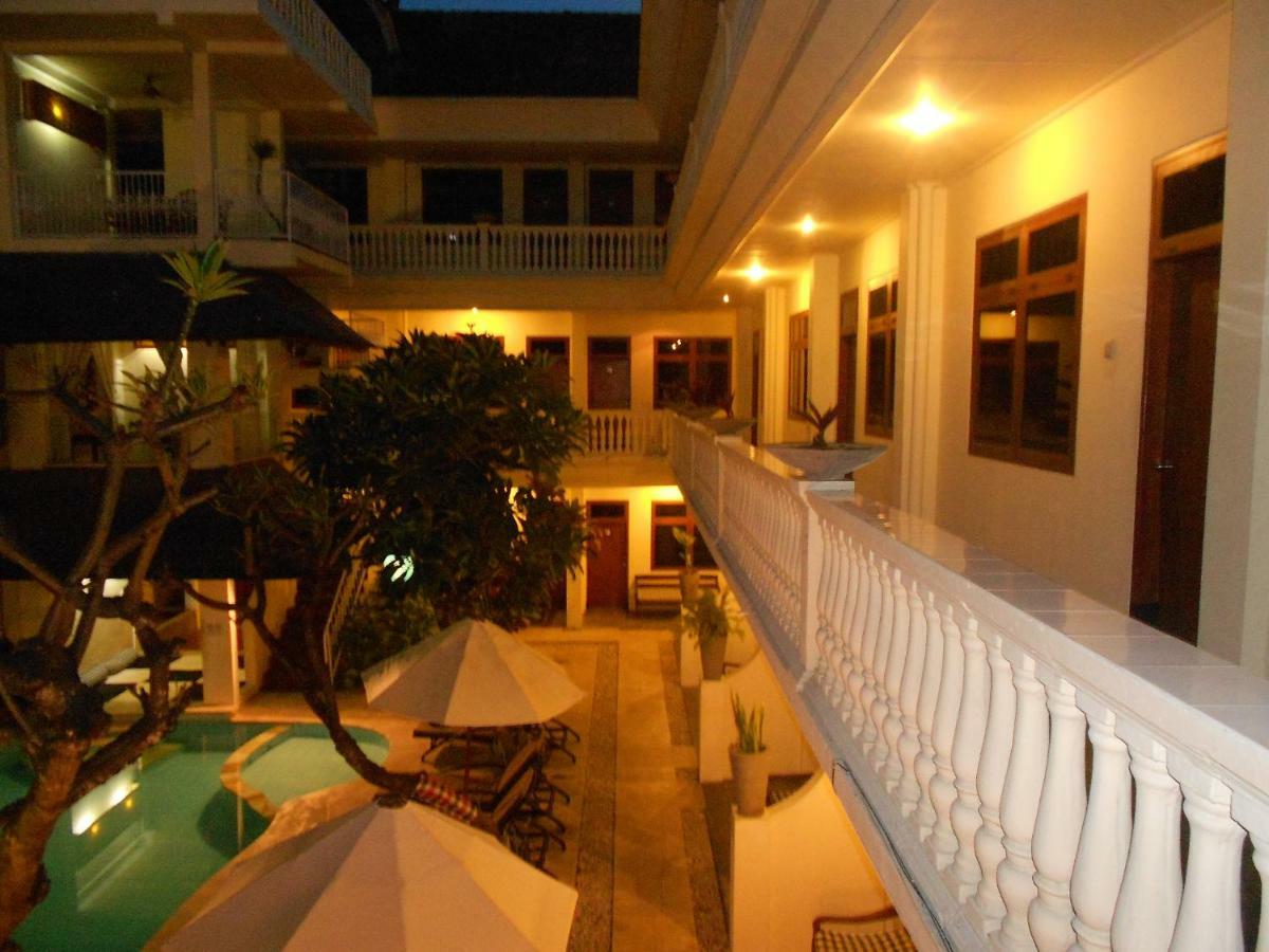 Capital O 93809 Wida Hotel Legian  Luaran gambar